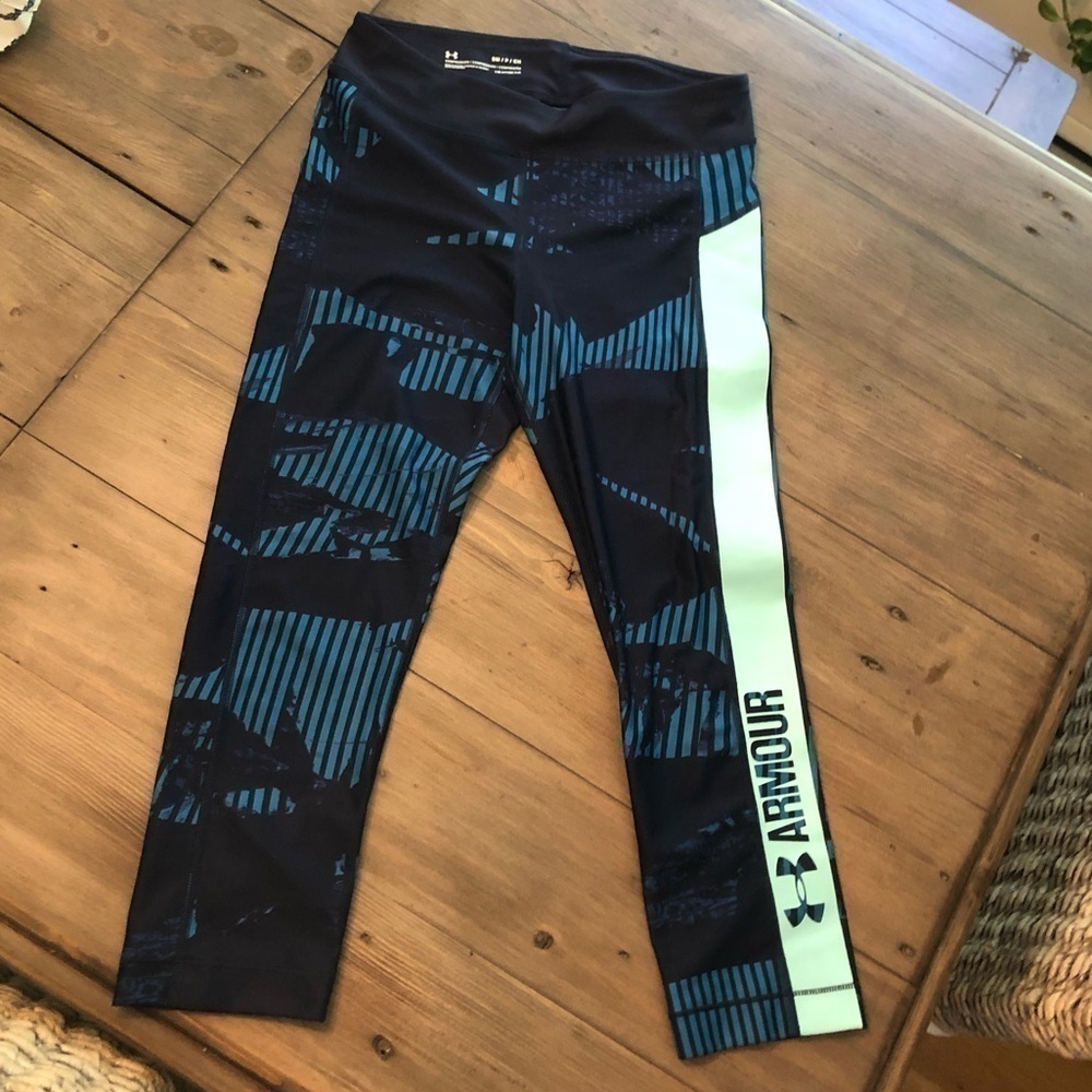 𝅺under Armour Capri leggings - Picture 3 of 5